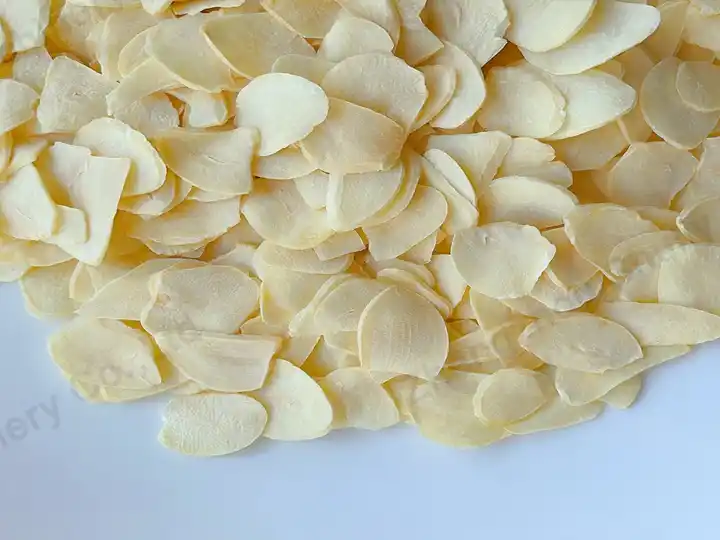 Dried garlic slices