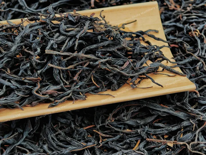 Dried black tea
